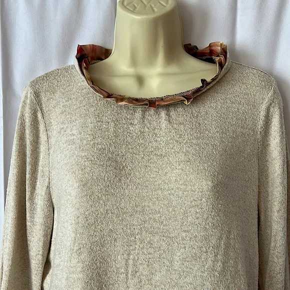 Carolyn Taylor Beautiful Ruffled Neck Sweater Shirt Top **Size L** - Picture 3 of 4